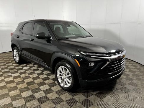 Used 2025 Chevrolet TrailBlazer LS w/ LS Convenience Package image 3