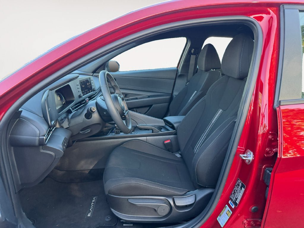 Certified 2025 Hyundai Elantra Sport FWD image 7
