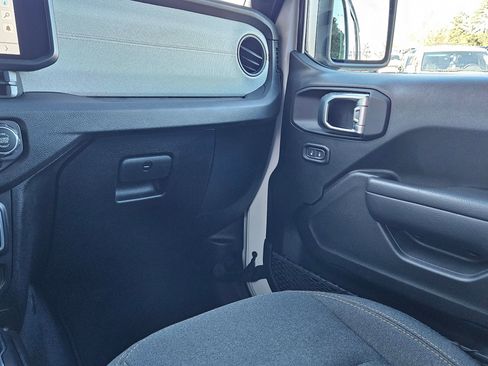 Used 2024 Jeep Wrangler Sport S image 11