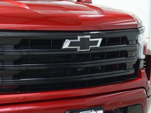 Used 2024 Chevrolet Silverado 1500 High Country w/ High Country Premium Package AWD/4WD image 11