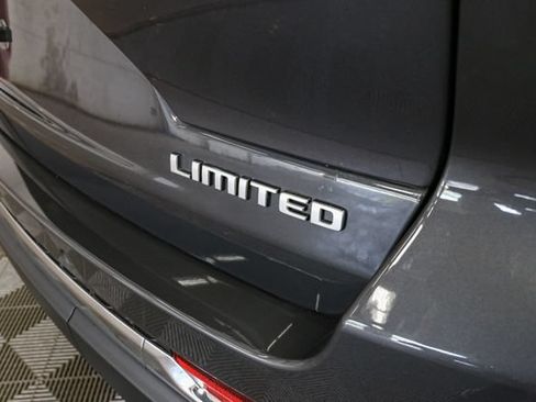 Used 2025 Jeep Grand Cherokee Limited AWD/4WD image 11