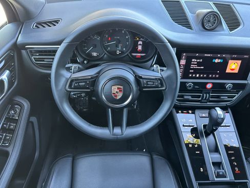 Certified 2025 Porsche Macan AWD/4WD image 15