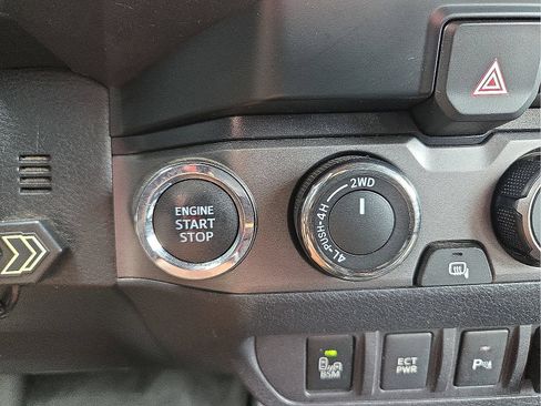 Used 2021 Toyota Tacoma TRD Off-Road w/ Technology Package AWD/4WD image 20