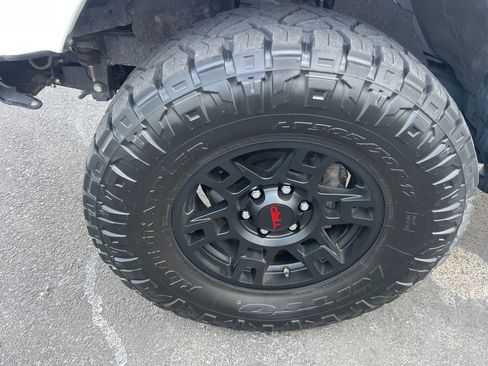 Used 2020 Toyota 4Runner TRD Off-Road Premium w/ Moonroof Package AWD/4WD image 10