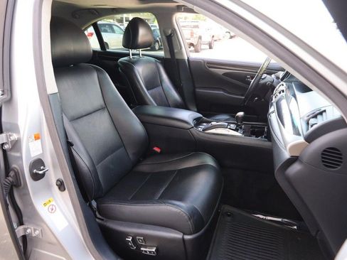 Used 2016 Lexus LS 460 AWD w/ Comfort Package image 28