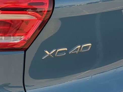 Certified 2023 Volvo XC40 B5 Plus w/ Driver Assist Package AWD/4WD image 12