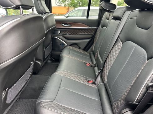 Used 2025 Jeep Grand Cherokee Summit image 12