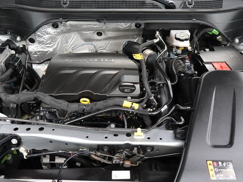 Used 2025 Chevrolet Trax LT FWD image 18