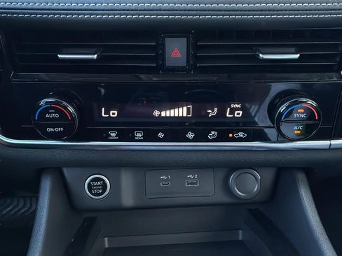 Used 2021 Nissan Rogue SV FWD image 20