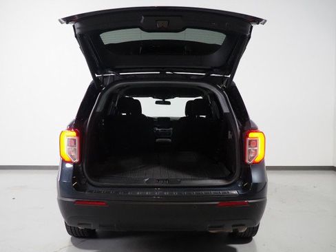 Used 2022 Ford Explorer XLT image 37