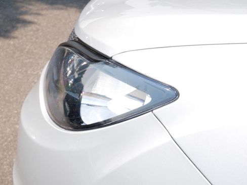Used 2023 Chrysler Voyager LX FWD image 16