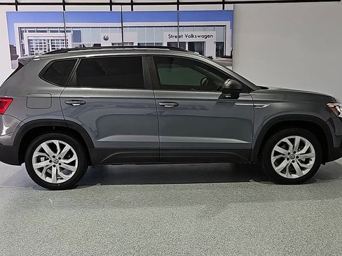 New 2026 Volkswagen Tiguan SE R-Line FWD image 10