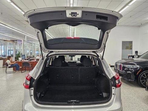 Used 2022 Nissan Rogue Sport S image 39