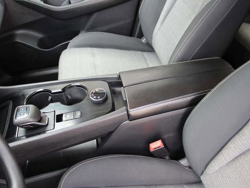 Used 2022 Nissan Rogue SV AWD/4WD image 19