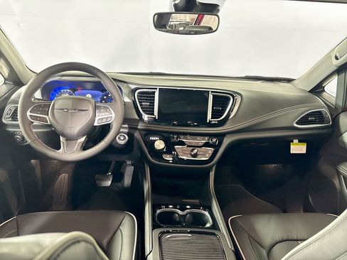 New 2026 Chrysler Pacifica Limited image 12