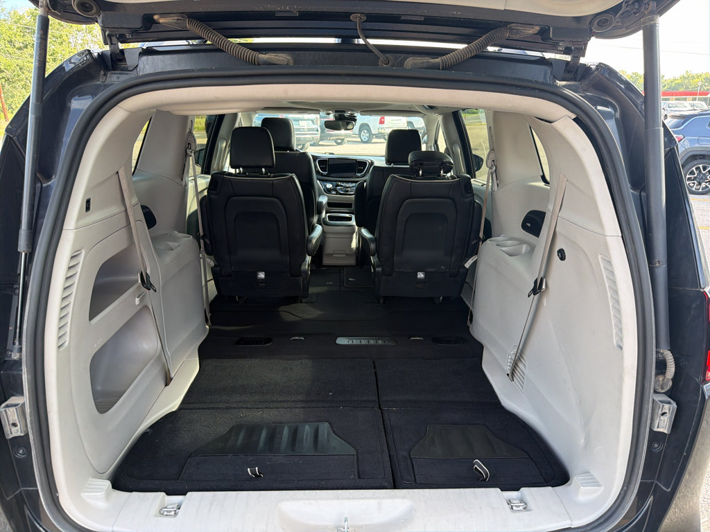 Used 2023 Chrysler Pacifica Limited FWD image 14