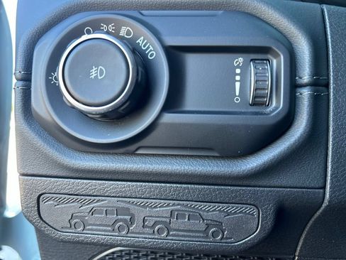 Used 2024 Jeep Wrangler Unlimited Rubicon w/ Dual Top Group AWD/4WD image 18