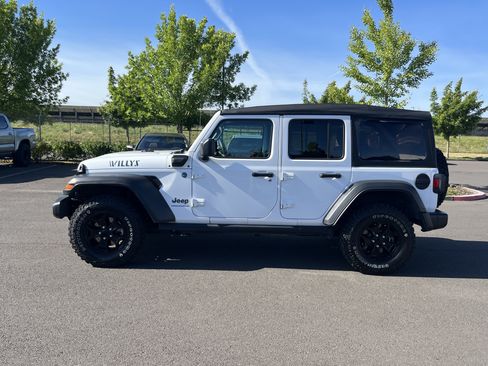 Used 2023 Jeep Wrangler Unlimited w/ Cold Weather Group AWD/4WD image 2
