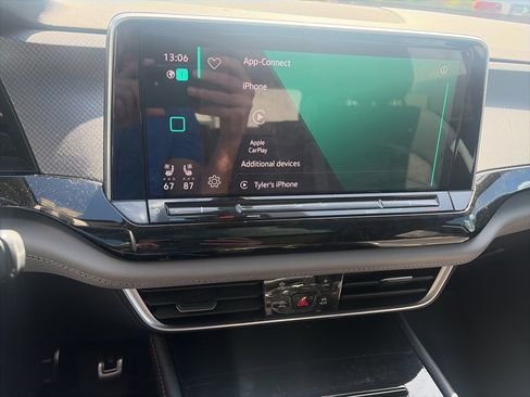 Used 2024 Volkswagen Atlas Peak Edition SE image 6