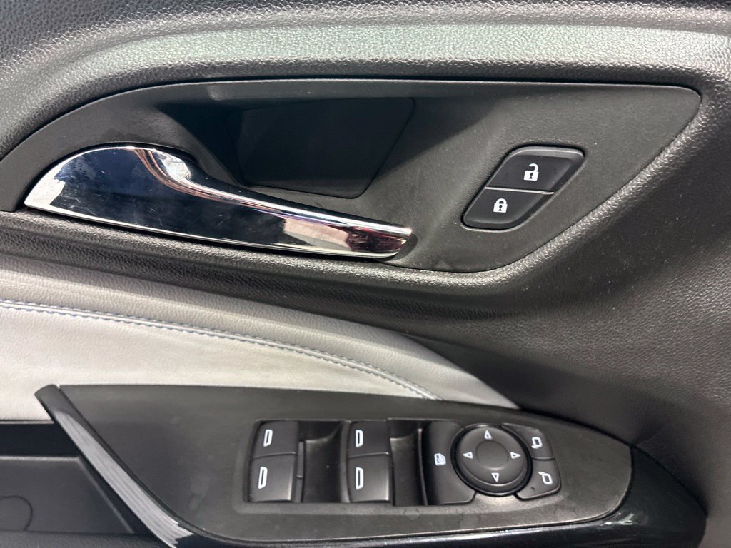 Used 2025 Chevrolet Trax LT FWD image 15