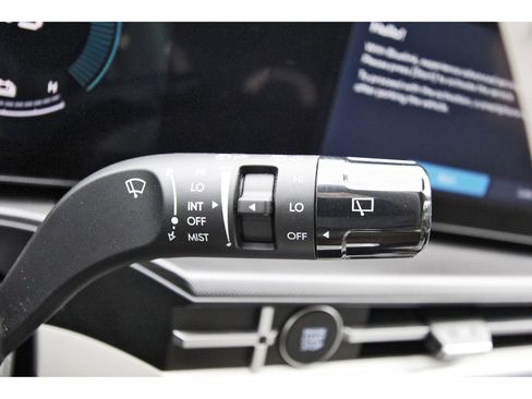Used 2025 Hyundai Santa Fe SEL FWD image 18