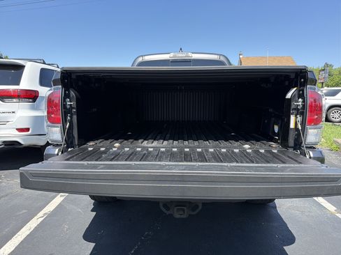Used 2022 Toyota Tacoma TRD Sport w/ TRD Premium Sport Package AWD/4WD image 10