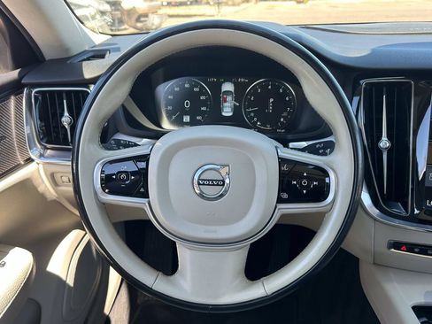 Used 2020 Volvo S60 T6 Momentum AWD/4WD image 22