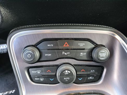 Used 2017 Dodge Challenger R/T Plus image 27