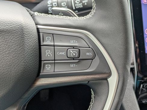 New 2025 Jeep Grand Cherokee L Limited w/ Luxury Tech Group II AWD/4WD image 29