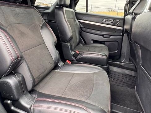 Used 2019 Ford Explorer XLT w/ XLT Sport Appearance Package AWD/4WD image 16