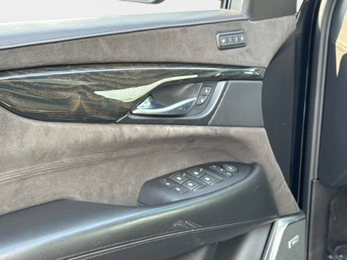 Used 2018 Cadillac Escalade Platinum image 18