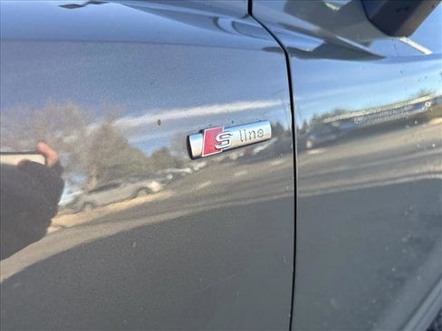 Used 2022 Audi Q3 2.0T Premium w/ Convenience Package image 10