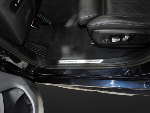 Used 2025 BMW X6 xDrive40i AWD/4WD image 14