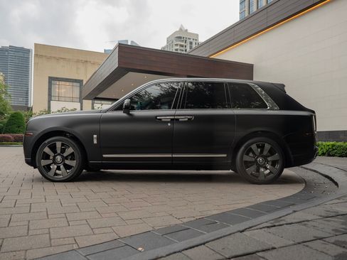 Certified 2023 Rolls-Royce Cullinan AWD/4WD image 17