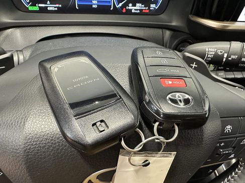 Used 2025 Toyota Crown Signia image 33