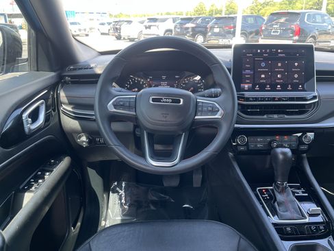 Used 2025 Jeep Compass Trailhawk AWD/4WD image 29