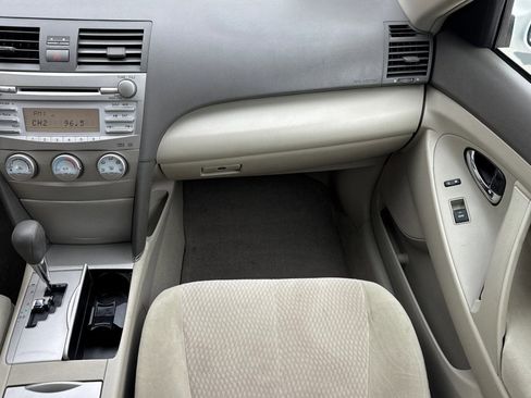 Used 2011 Toyota Camry LE image 28