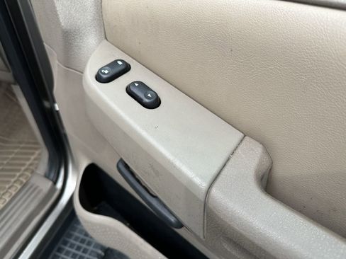 Used 2002 Ford Explorer XLT image 27