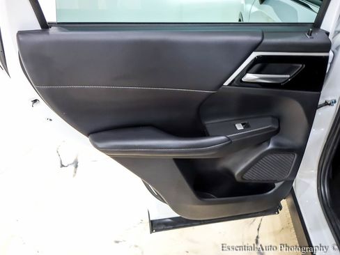 Used 2023 Mitsubishi Outlander SE FWD image 29