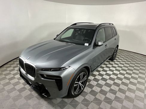 Used 2024 BMW X7 xDrive40i w/ M Sport Package AWD/4WD image 9