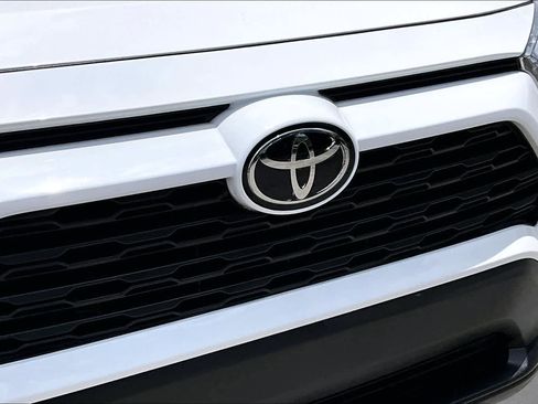 Used 2022 Toyota RAV4 XLE FWD image 30