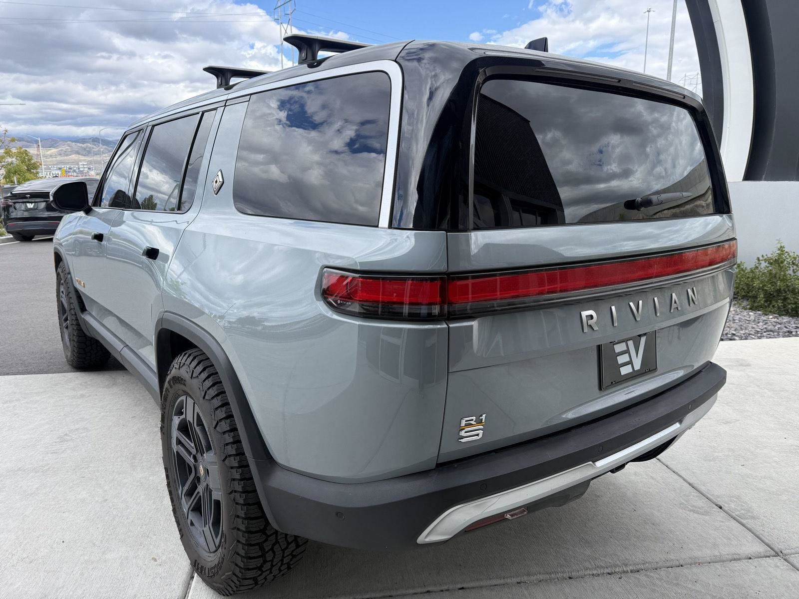 Used 2023 Rivian R1S Launch Edition Quad AWD/4WD image 6
