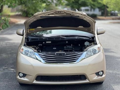 Used 2013 Toyota Sienna XLE w/ Premium Pkg FWD image 42