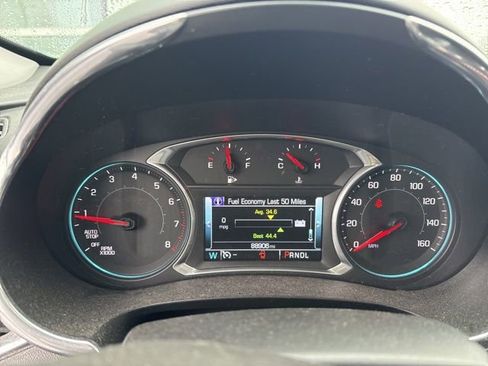 Used 2017 Chevrolet Malibu LT image 2