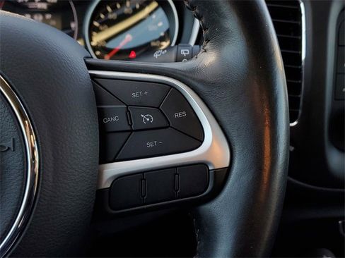 Used 2018 Jeep Compass Latitude image 16