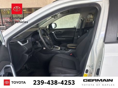 Used 2021 Toyota RAV4 LE AWD/4WD image 15
