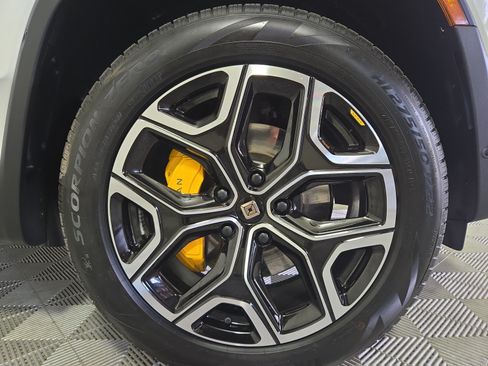 Used 2024 Rivian R1S Adventure AWD/4WD image 11