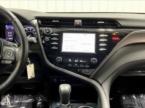 Used 2019 Toyota Camry SE image 6