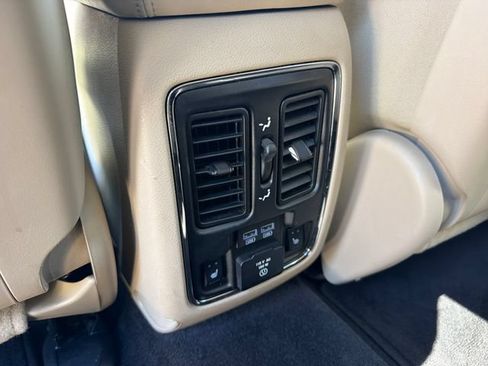 Used 2017 Jeep Grand Cherokee Limited AWD/4WD image 28