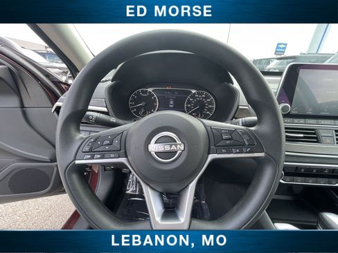 Used 2024 Nissan Altima 2.5 SV FWD image 11